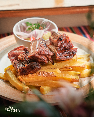Lechon al carbon en Kay Pacha Huaraz